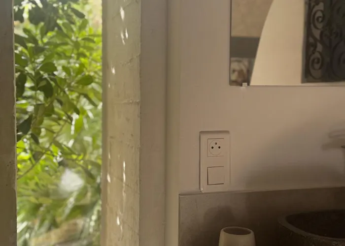 Capsule hotel Ecurie De L Oasis