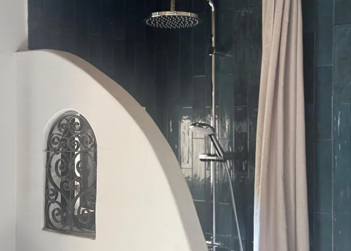 Ecurie De L Oasis * Caux