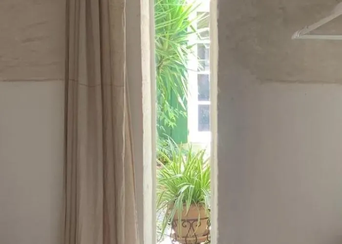 Ecurie De L Oasis Capsule hotel Caux