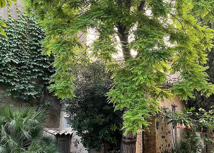 Capsule hotel Ecurie De L Oasis Caux